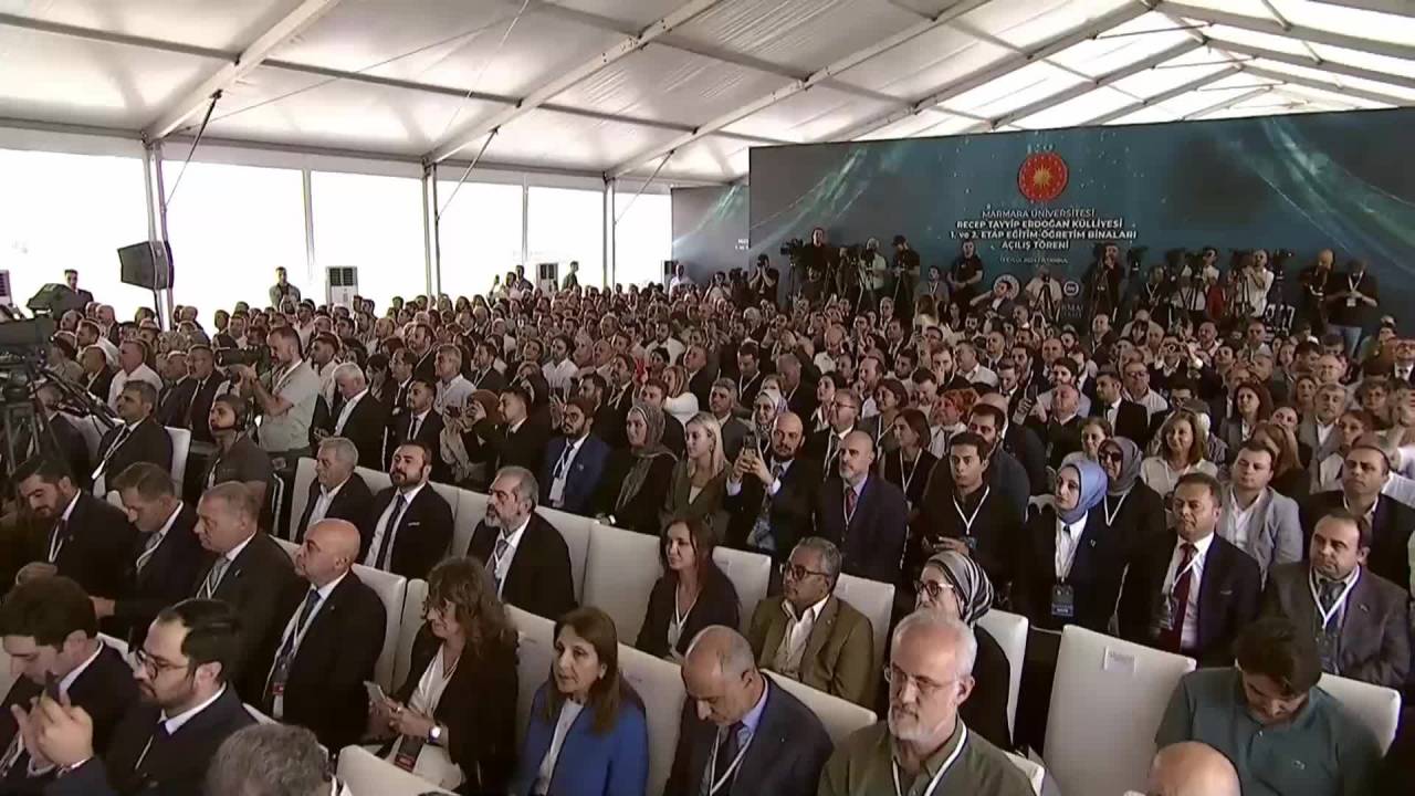 Cumhurbaşkanı Erdoğan: Gezi Olayları Sebebiyle Öz Eleştiri Vermesi Gerekenler Sokakları Kargaşaya Boğanlardır