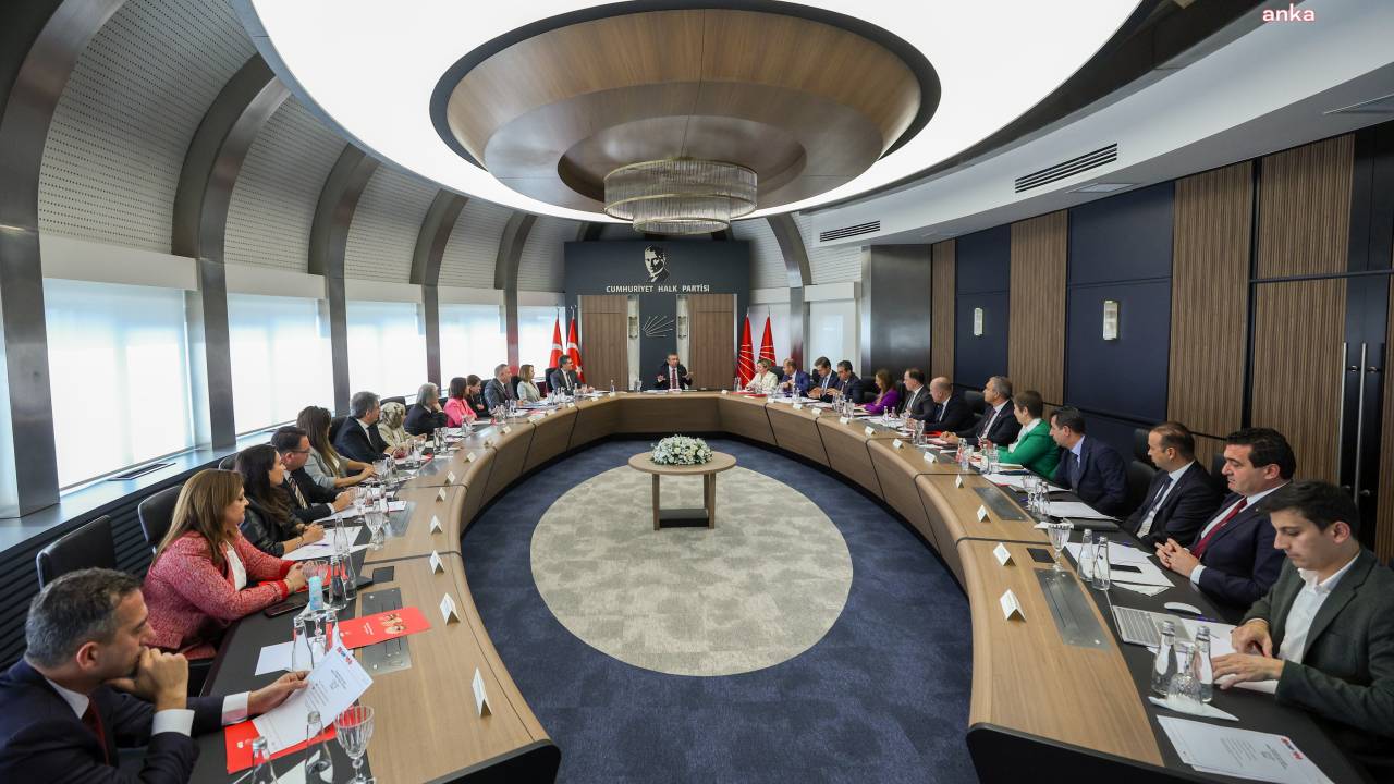 Chp Myk Toplantısı Başladı... Chp’nin Gündeminde Gölge Kabinenin Yeni Dönemi Var