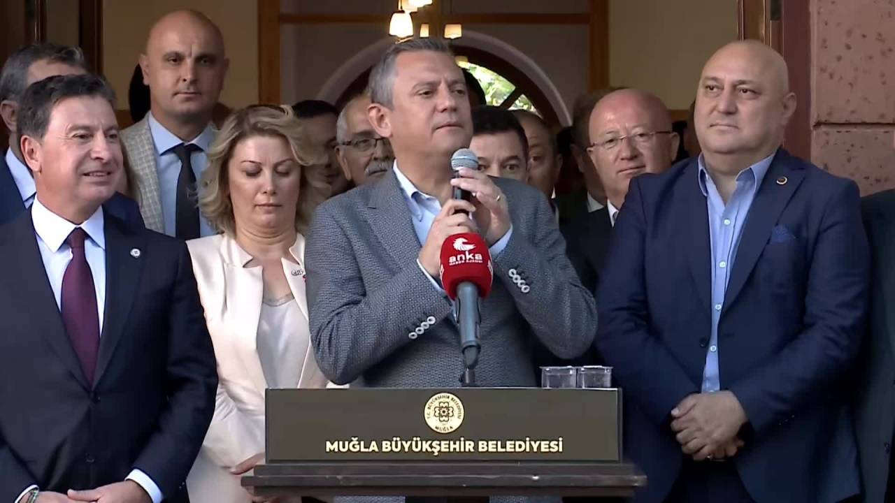 Chp Lideri Özel: "El Tutuşmaya Devam Ederseniz, Bu Millet Size Şaşı Bakmayı Bırakın, Gönlünden Söküp Atacak"