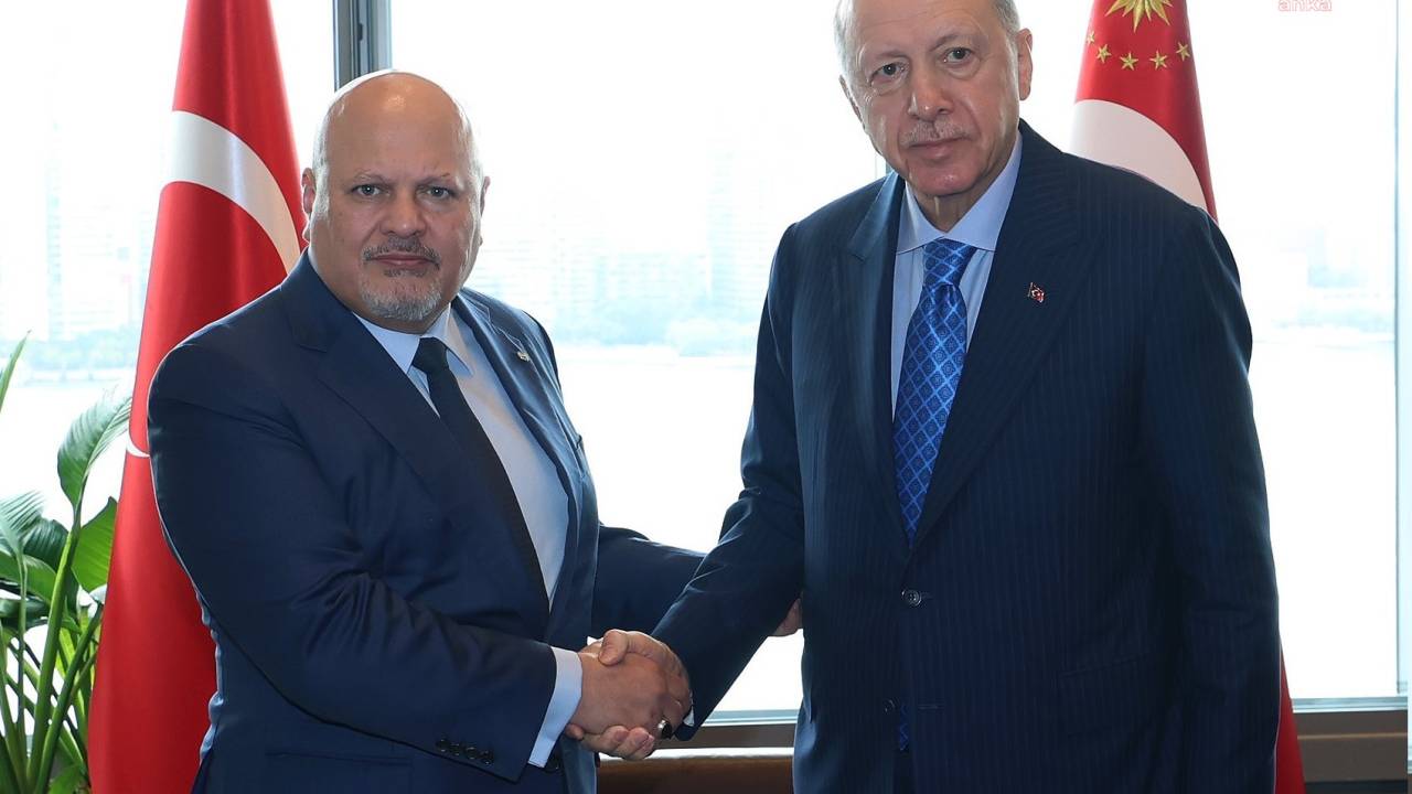Cumhurbaşkanı Erdoğan, New York'ta Uluslararası Ceza Mahkemesi Başsavcısı Khan İle Görüştü