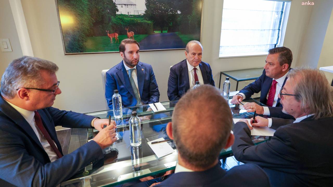 Chp Lideri Özel, New- York'ta Kktc Cumhuriyetçi Türk Partisi Genel Başkanı Erhürman İle Görüştü