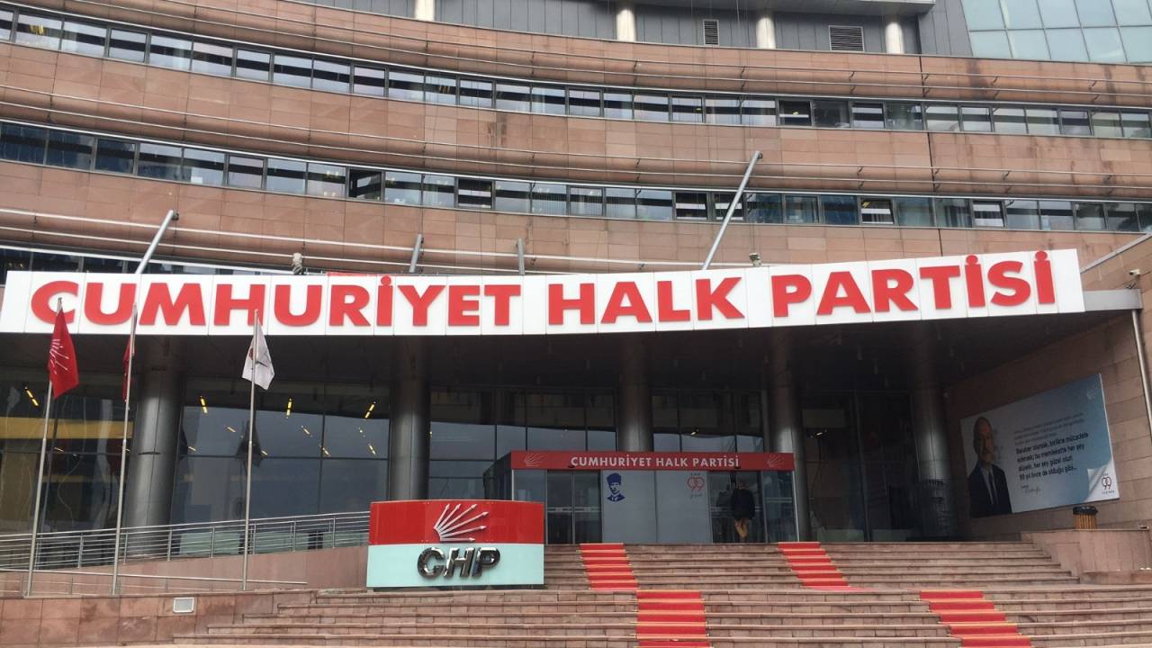 Chp: "Ediz Ün’ün Adli Süreci Tamamlanana Kadar Partiden İstifası Uygun Görülmüştür"