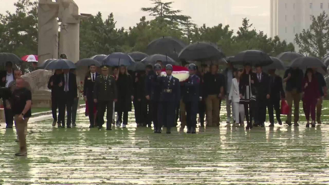 Özgür Özel Ve Sdp Eş Genel Başkanı Lars Klingbeil Anıtkabir'i Ziyaret Etti