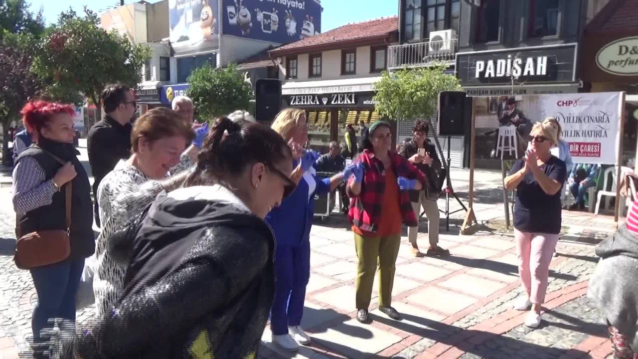 Chp Edirne Kadın Kolları'ndan 1 Ekim Dünya Kahve Günü’nde Vatandaşlara Kahve İkramı