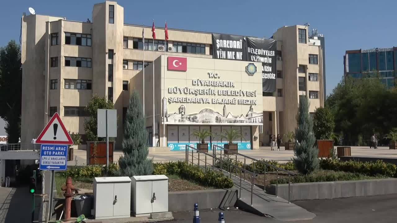 Diyarbakır’da Dem Partili Belediyeler Tarafından 566 Kişinin İşten Çıkarılmasına Ak Parti’den Tepki