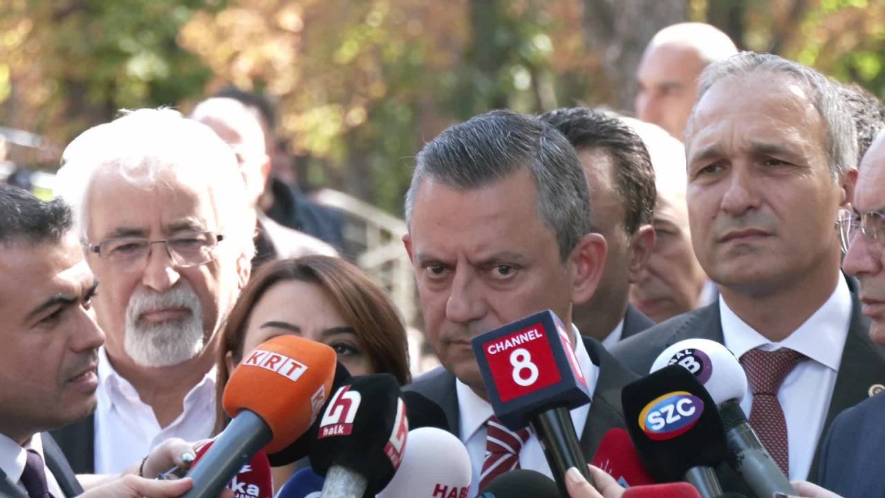 Özgür Özel: Erdoğan'la Uzlaşmak Üzere Ayağa Kalkmadık. Biz Erdoğan'la Mücadelede Ayaktayız Zaten