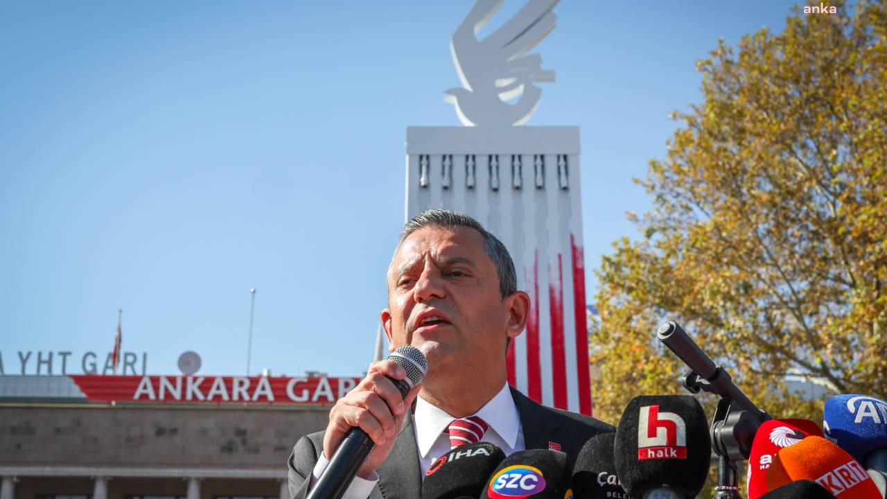 Özgür Özel: "10 Ekim'de Yaşamını Yitiren 104 Barış Güvercinini Saygıyla Anıyorum"