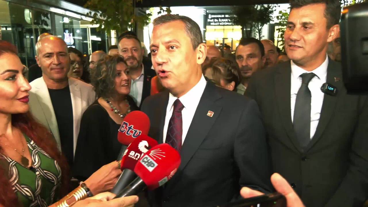 Chp Genel Başkanı Özel, Manisa“Da "bir Yaz Gecesi Rüyası” Adlı Oyunun Prömiyeri Öncesi Açıklamalarda Bulundu