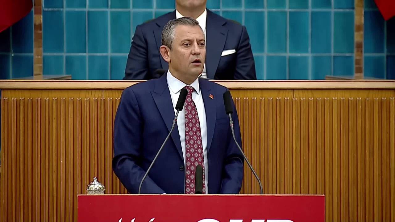 Chp Lideri  Özel'den Hayvan Katliamına Tepki: "Yüce Mahkeme Zaman Geçirmeden Bu Yasayı İptal Etmelidir"