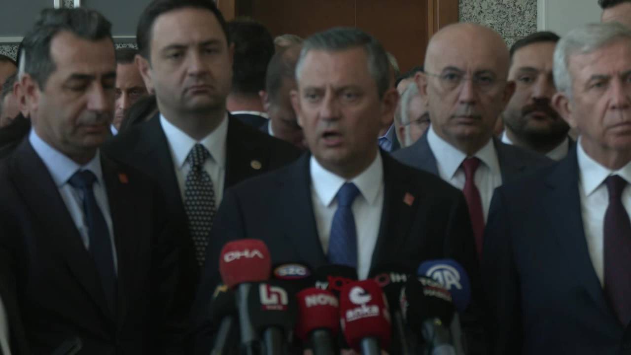 Chp Genel Başkanı Özgür Özel: Kredi Kartıyla Geçinmeye Muhtaç İnsanların Cebine El Atmayın