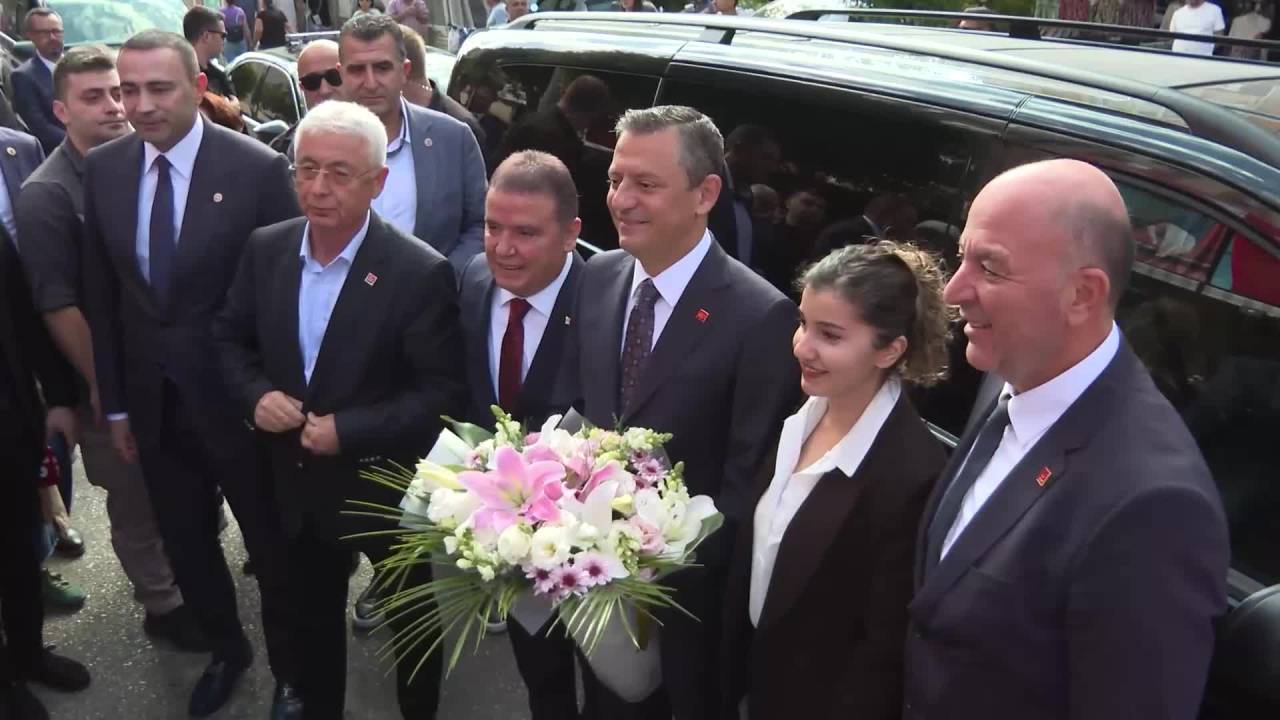 Özgür Özel, Alanya’da Partisinin İlçe Başkanlığını Ve Alanya Belediyesi'ni Ziyaret Etti