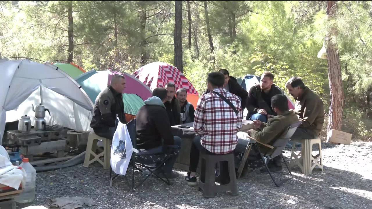 Fernas Madencilik Emekçileri İşverenle Görüşmek İçin Bekleyişini Sürdürüyor