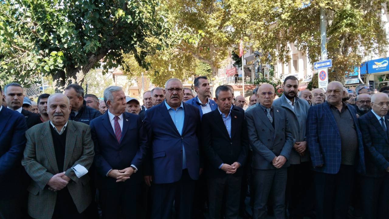 Özgür Özel, Meliha Ekin Başkaraağaç'ın Cenaze Törenine Katıldı