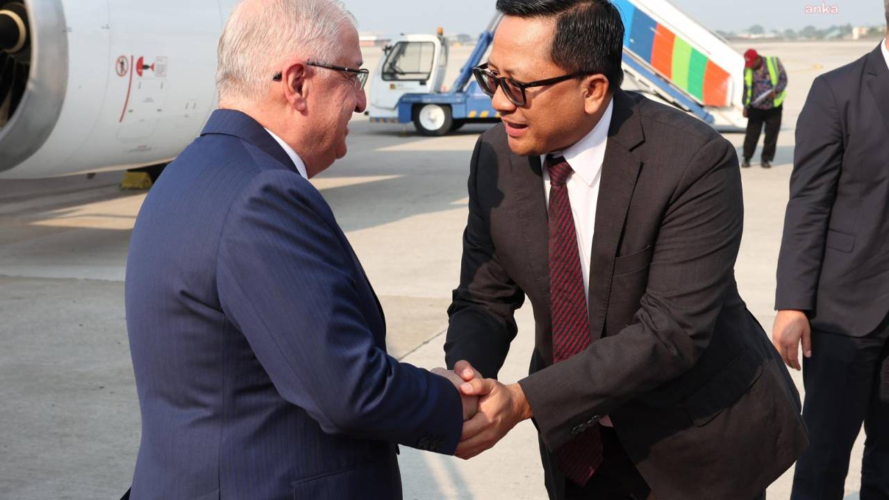 Milli Savunma Bakanı Güler Endonezya'da