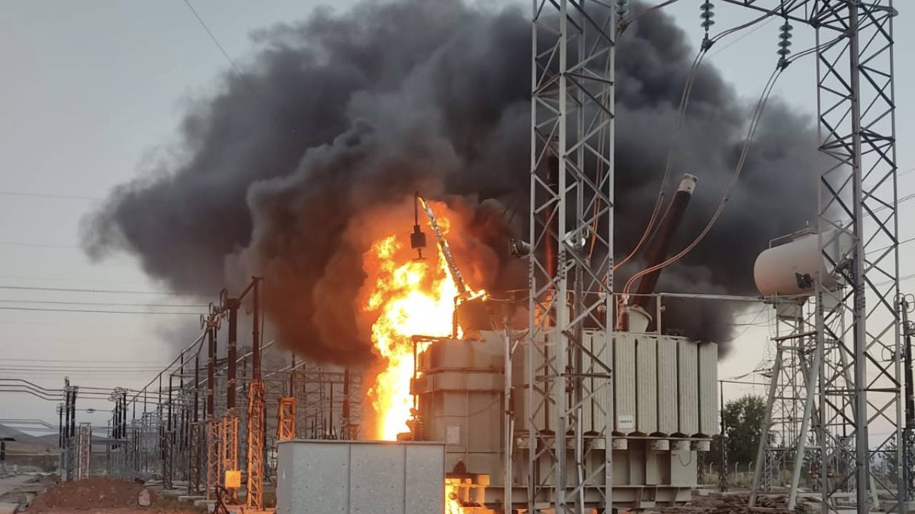 Sivas'ta, Trafo Merkezinde Korkutan Yangın