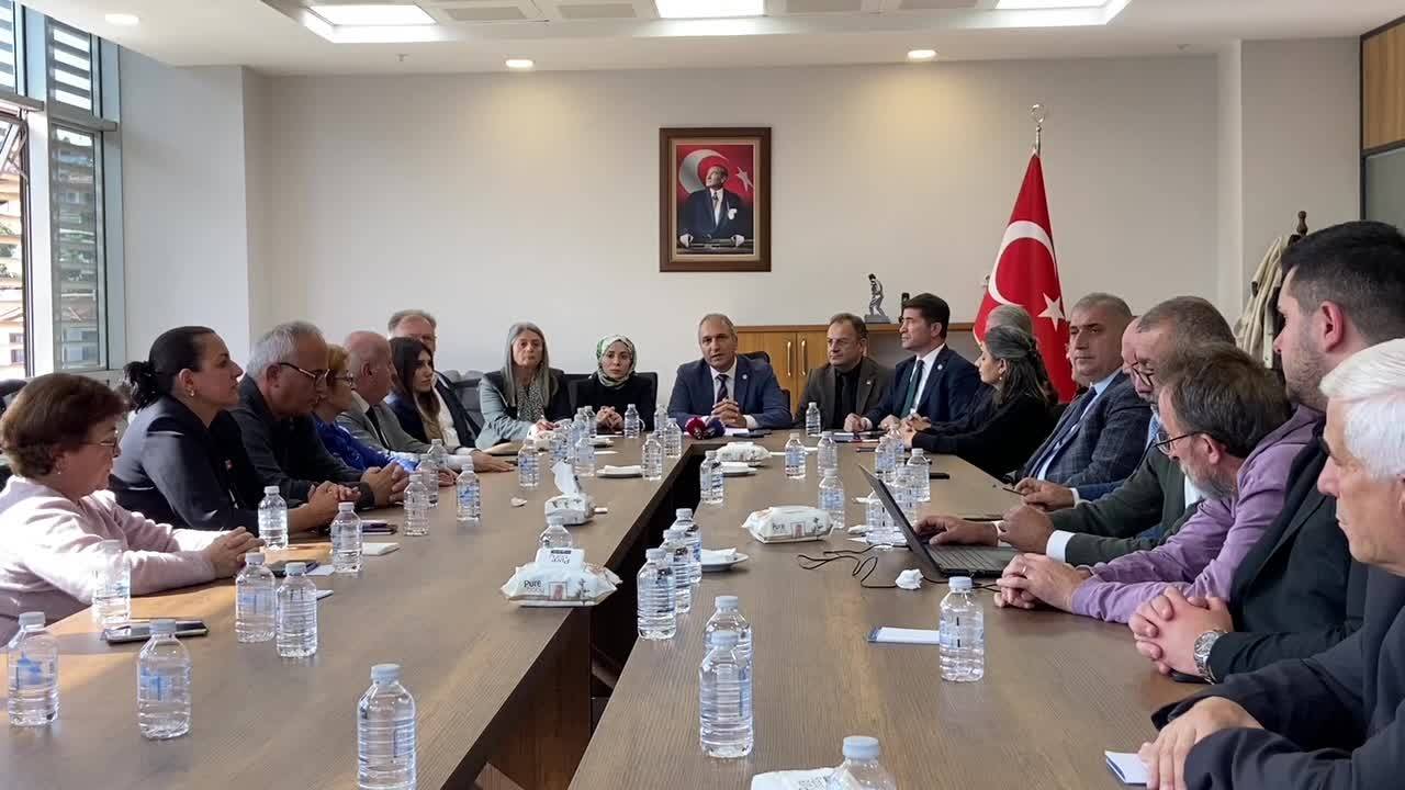 Chp'nin "Eğitim Zirvesi" Trabzon'da... Suat Özçağdaş: Okullarda Ciddi Bir Güvenlik Problemi Var”