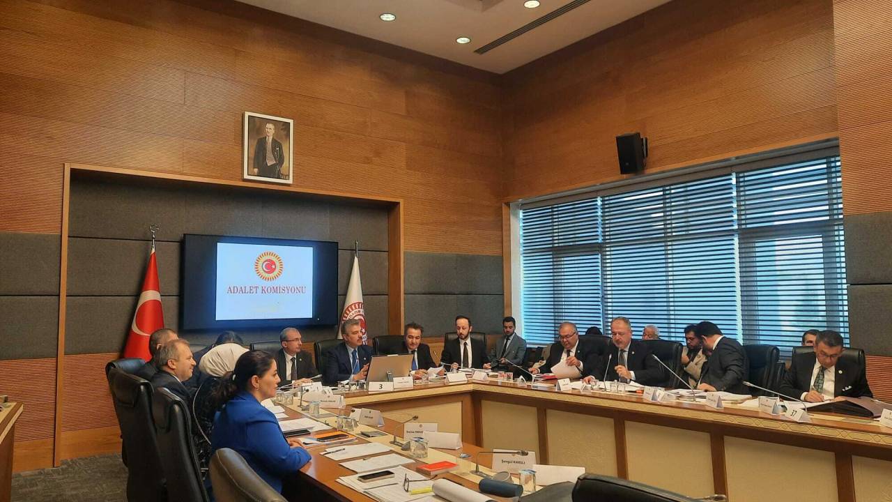 Tbmm Adalet Komisyonu'nda “Etki Ajanlığı” Düzenlemesinin De Yer Aldığı  Kanun Teklifi Kabul Edildi