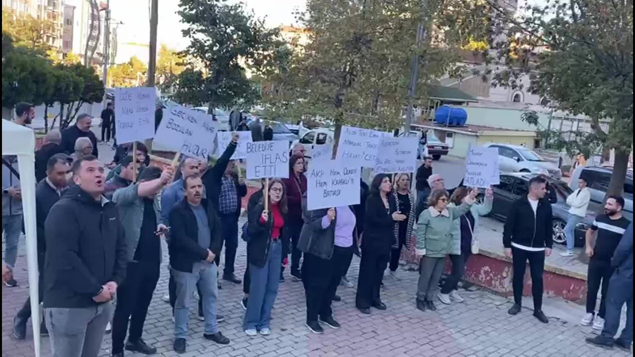 Chp Kapaklı İlçe Örgütü, Personel Maaşlarını Ödemeyen Ak Partili Kapaklı Belediyesi'ni Protesto Etti