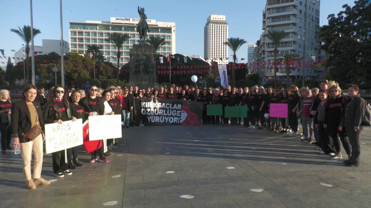 Chp İzmir İl Kadın Kolları Tarafından Başlatılan "Kırık Saçlar Özgürlüğe Yürüyor" Eylemi Sona Erdi