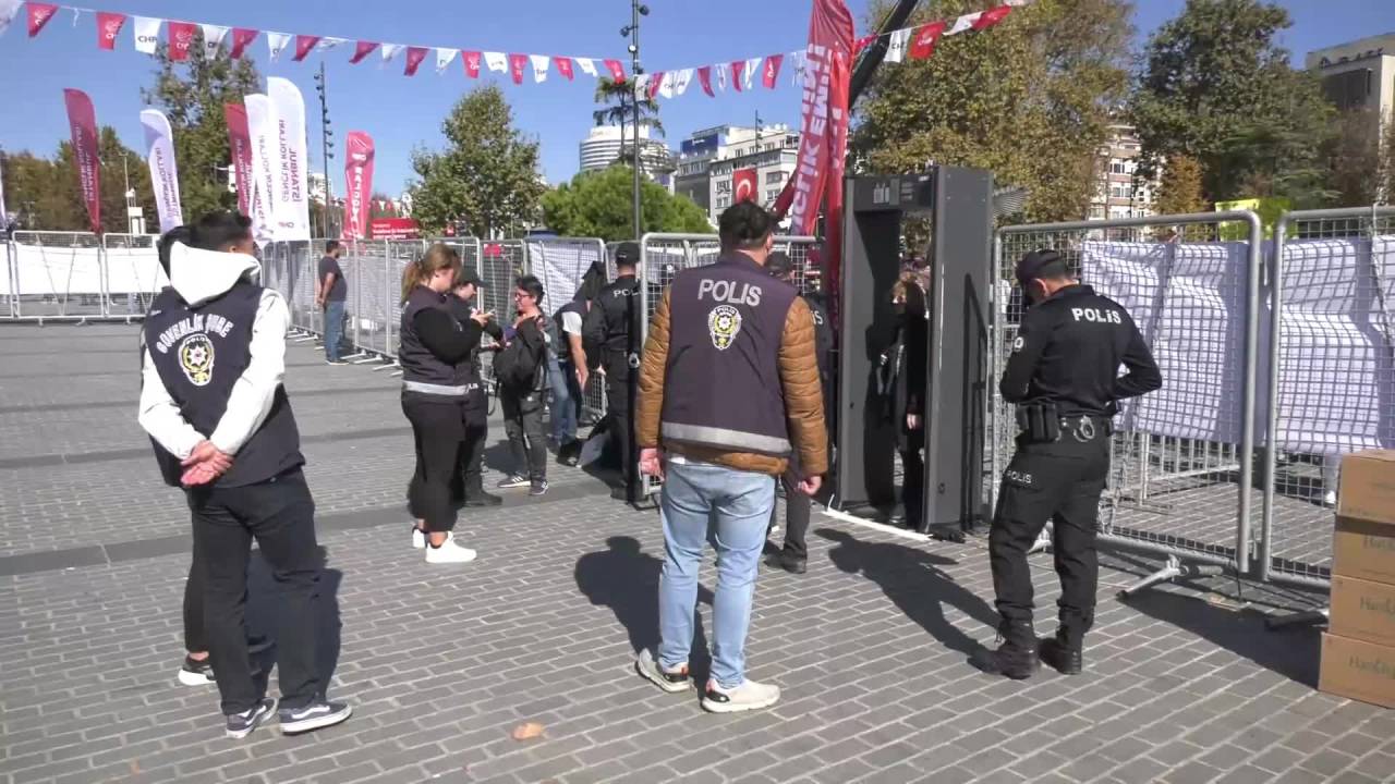 Chp’nin Teröre Ve Şiddete Karşı Yaşam Hakkı Mitingi Başladı