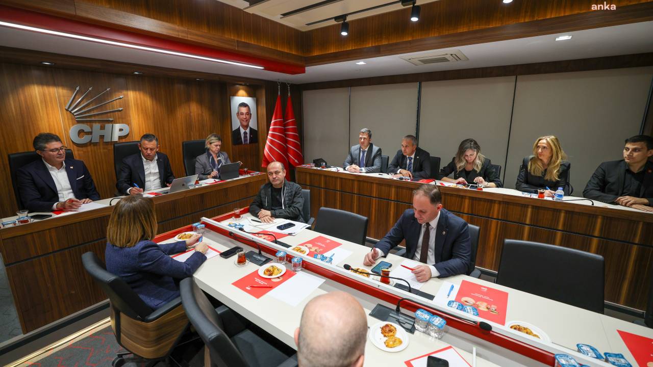 Chp Myk, Bakan-gölge Bakan Görüşmelerinin Devam Etmesini Kararlaştırdı