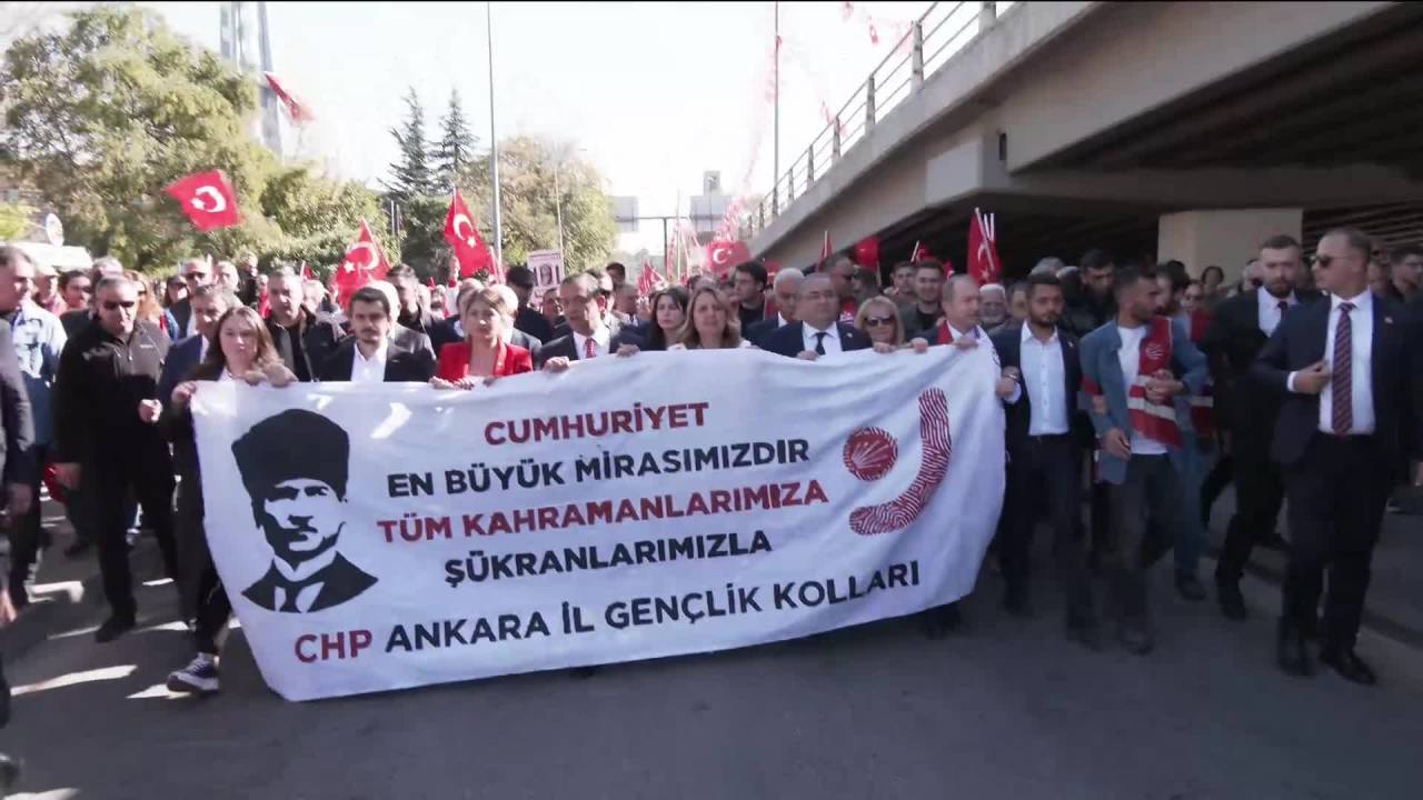 Chp’nin Cumhuriyet Yürüyüşü Başladı