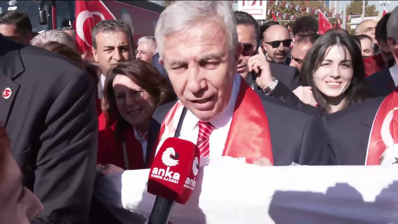 Cumhuriyet Bayramı Kutlanıyor... Mansur Yavaş: "Gönlümüz İstiyor Ki 25 Belediye Başkanı Beraber Yürüyelim"