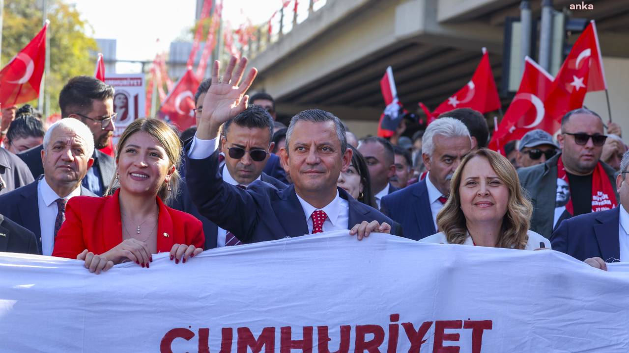 Cumhuriyet Bayramı Kutlanıyor... Chp, 101’inci Yılda Anıtkabir’e Yürüdü