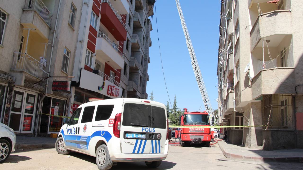 Elazığ’da İnşaat Çatısında Yangın
