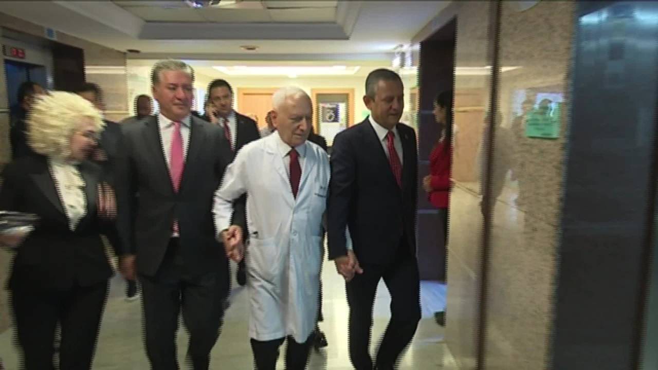 Chp Lideri Özel Ve Beraberindeki Heyet, Prof. Dr. Mehmet Haberal'ı Ziyaret Etti