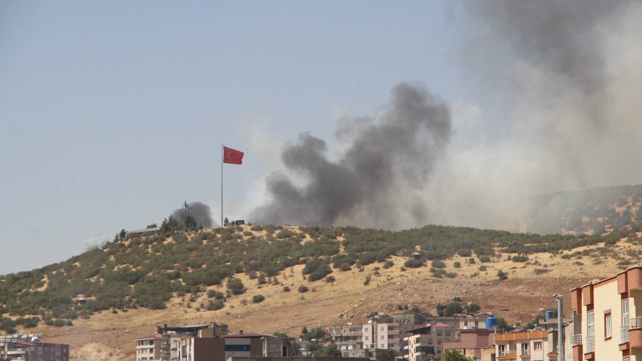 Şırnak’ta Mühimmat Bakımı Sırasında Yaşanan Patlamanın Ardından Yangın Çıktı: 2 Yaralı