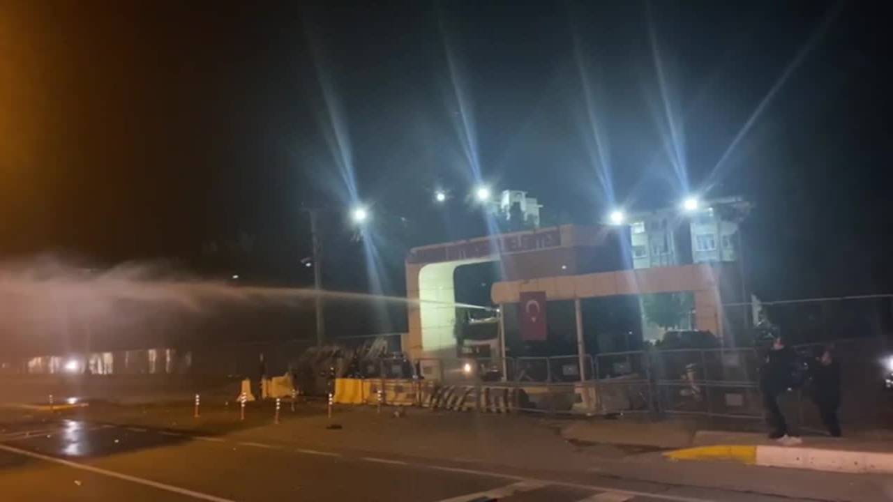 Mardin Büyükşehir Belediyesi Önünde Plastik Mermili Polis Müdahalesi