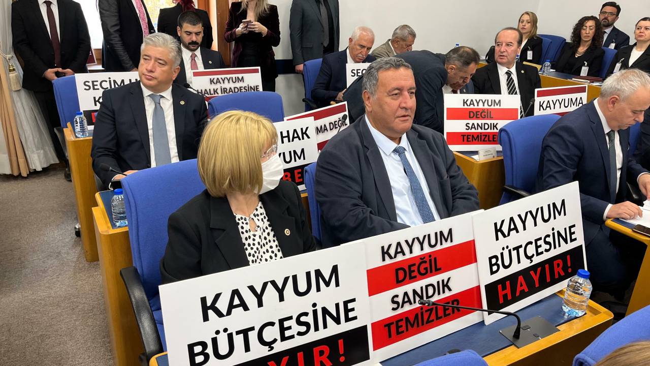 Bütçe Görüşmelerinde Chp Ve Dem Milletvekillerinden Kayyum Protestosu: "Kayyum Değil Sandık Temizler"