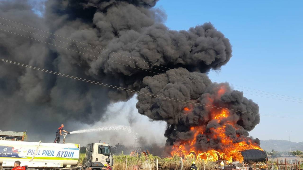 Aydın'da, Sanayi Sitesinde Çıkan Yangında 2 Ton Plastik Boru Kül Oldu