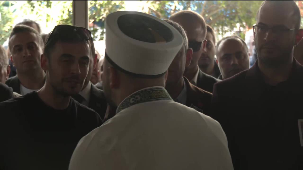 Eski Chp İzmir Milletvekili Selçuk Ayhan, Eski Bornova Mezarlığı'nda Toprağa Verildi