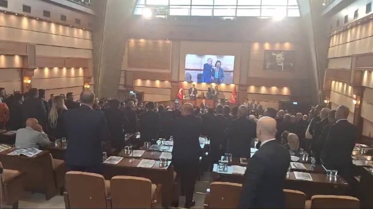 İbb Meclisi'nde Gerginlik