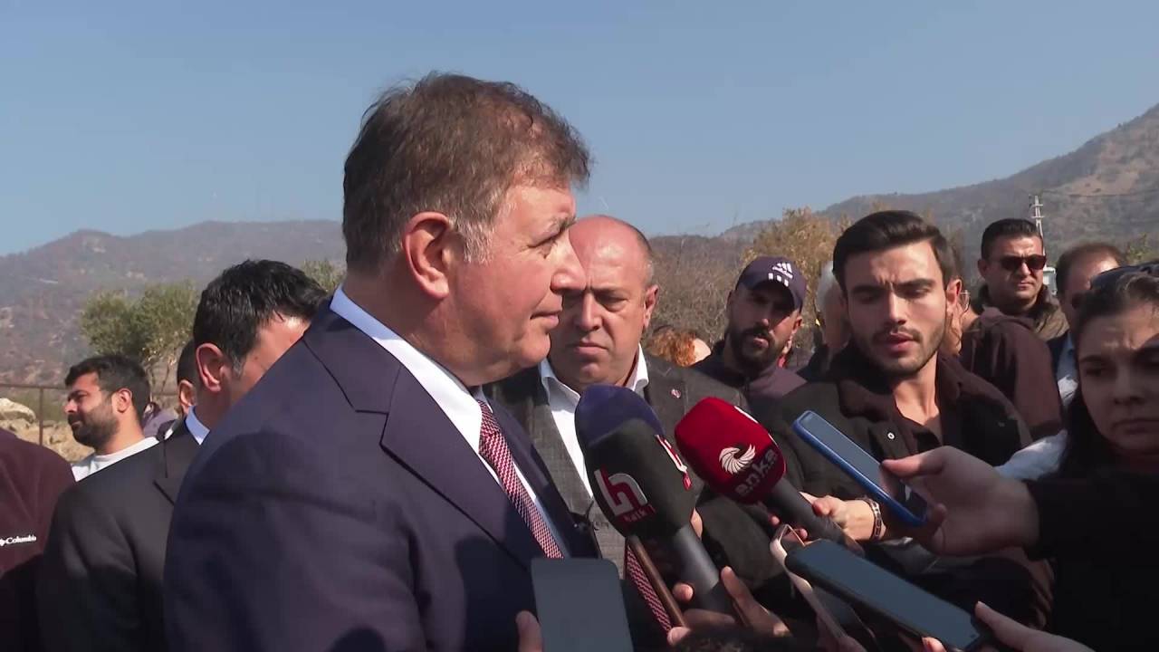 İzmir Büyükşehir Belediye Başkanı Tugay Gazetecilerin Sorularını Yanıtladı: "Biz Kötü Olalım İstiyorlar"