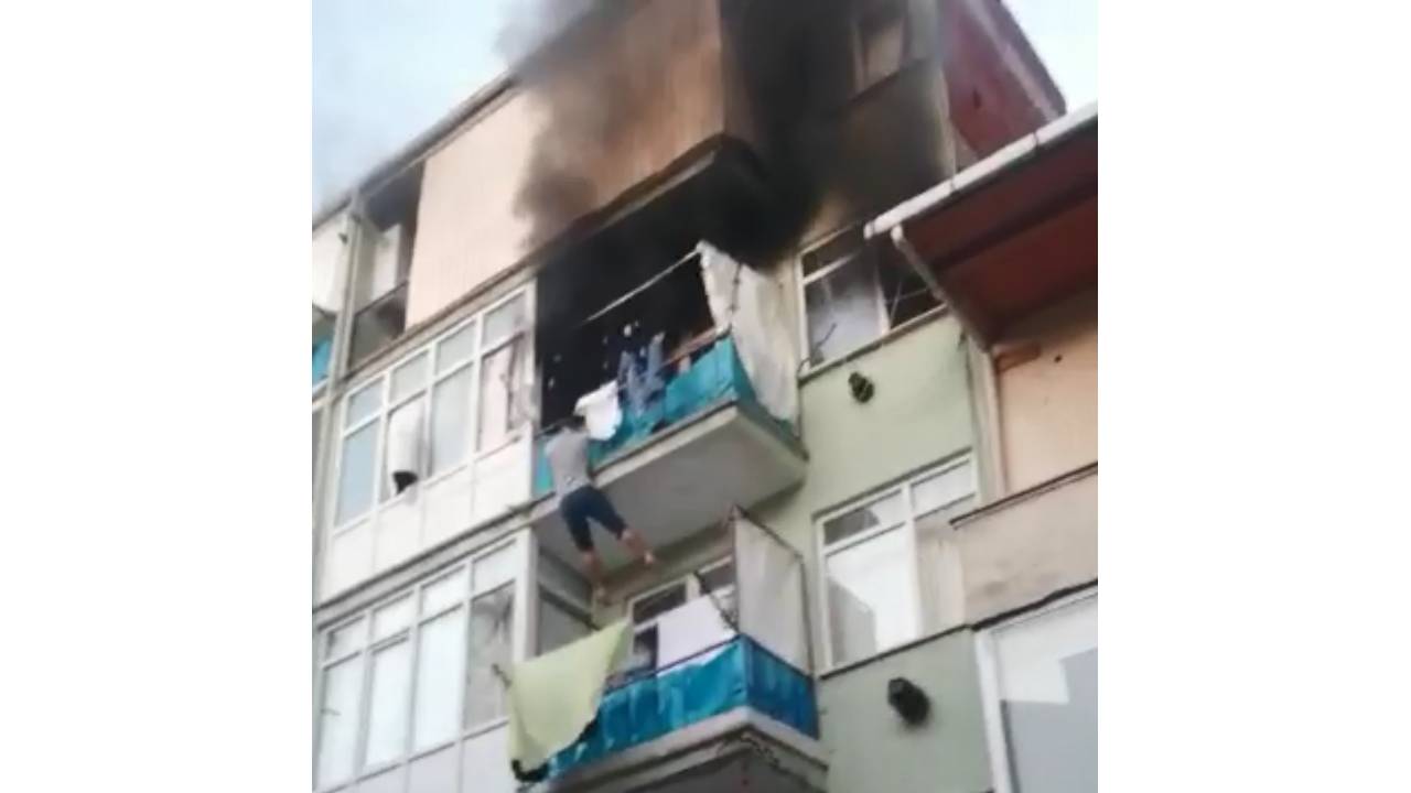 Yanan Evin Balkonundan Alt Kata Atladı