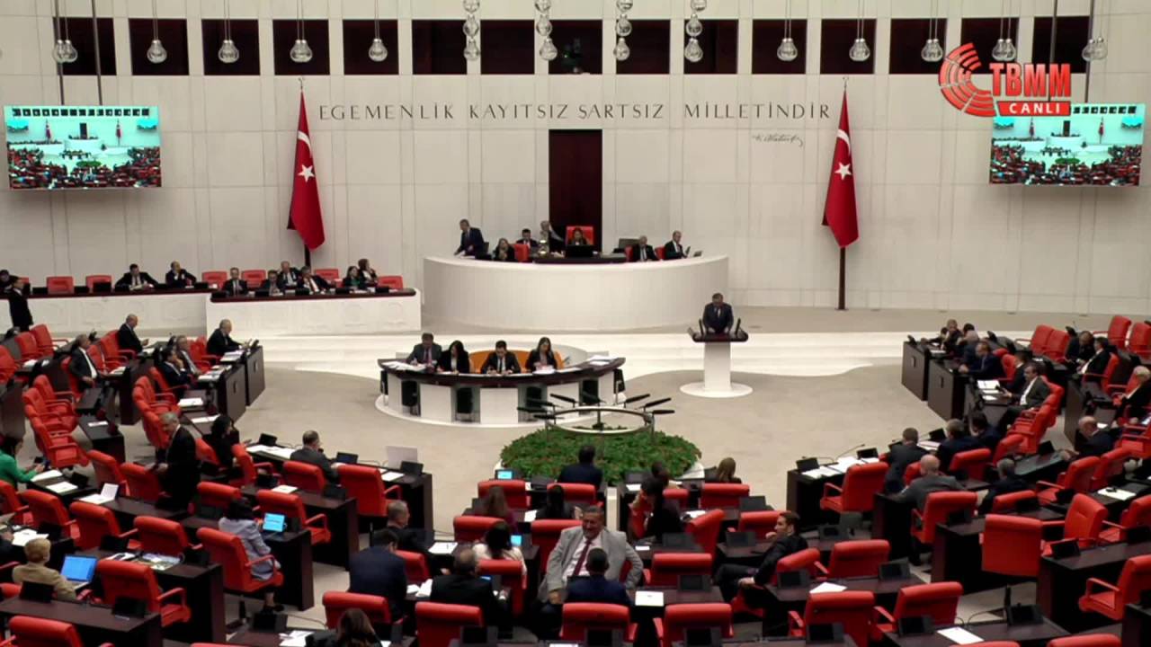 Tbmm Genel Kurulu... Sezgin Tanrıkulu: "Bir Parlamento Bu Kadar Çok Anayasa'ya Aykırı Yasa Yapabilir Mi"