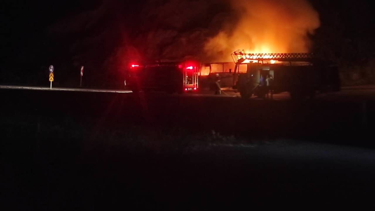 Seyir Halindeki Midibüs Alev Alev Yandı