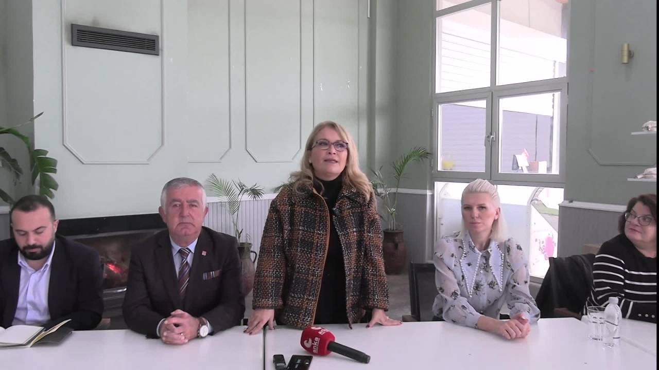 Chp İstanbul Milletvekili Yanıkömeroğlu Ve Pm Üyesi Işık, Bilecik'te Esnaf Ziyareti Yaptı