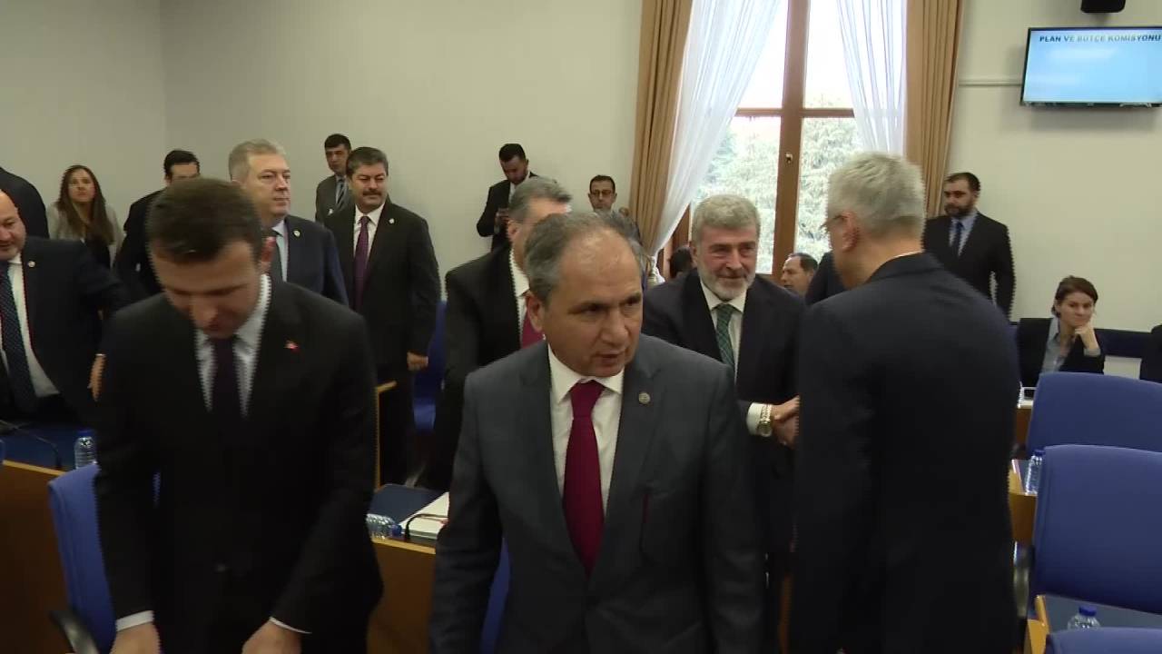Tbmm Plan Ve Bütçe Komisyonu... Chp'den Sağlık Bakanı Memişoğlu'na Bebek Kıyafetleriyle Protesto