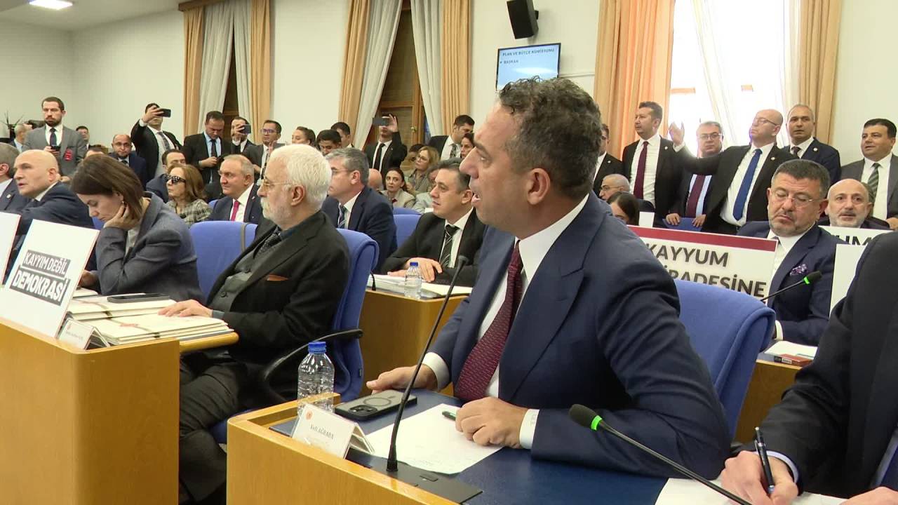 Chp'li Başarır'dan Bakan Yerlikaya'ya: "Meclis Odalarını Dinliyorsunuz, Telefonları Dinliyorsunuz"
