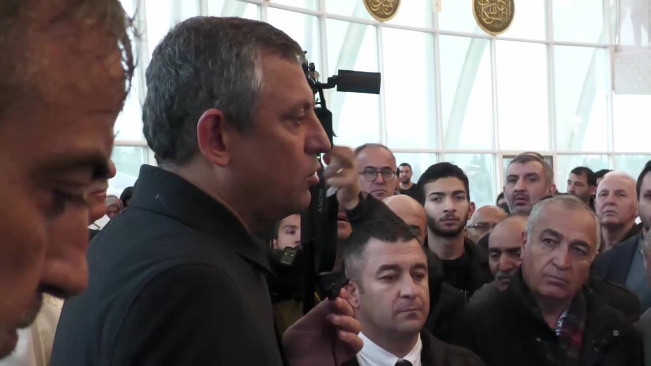 Chp Lideri Özel, Güzelbahçe Belediye Başkanı Mustafa Günay'ın Oğlunun Cenaze Törenine Katıldı