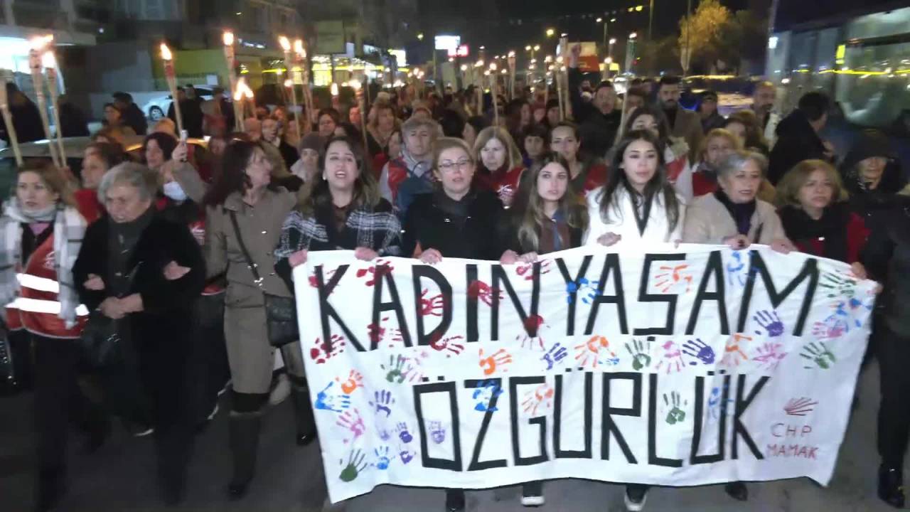 Asu Kaya: "Ne Kadın Cinayetlerini Durdurabiliyorsunuz Ne De Çocuk Katliamını Durdurabiliyorsunuz"