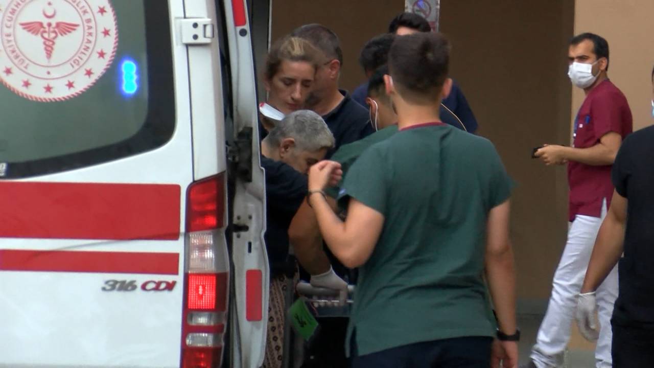 Zeytinburnu'nda Yanan Hastaneden Bazı Hastalar Prof. Dr. Murat Dilmener Hastanesi’ne Getirildi