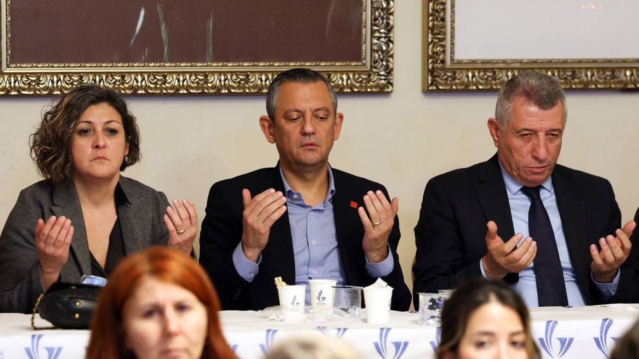 Chp Genel Başkanı Özel'den Güzelbahçe Ve Urla Belediye Başkanlarına Taziye Ziyareti