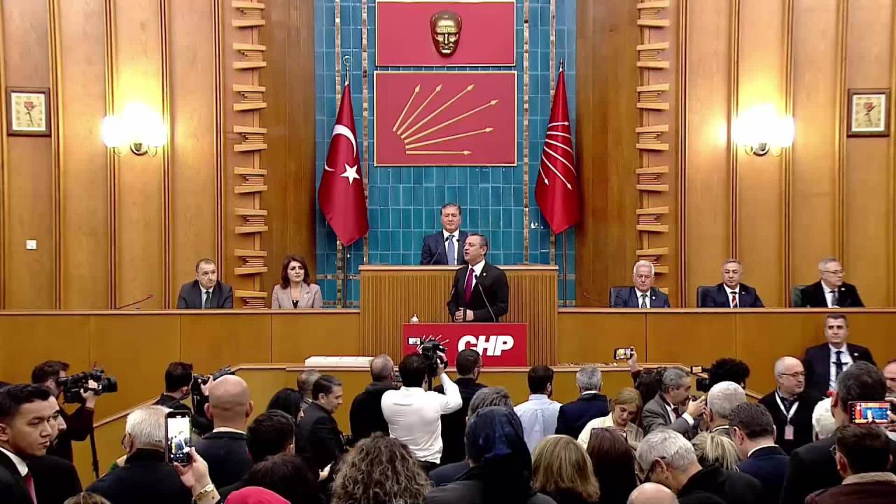 Chp Grup Toplantısı... İzmir Milletvekili Ümit Özlale, Chp'ye Katıldı