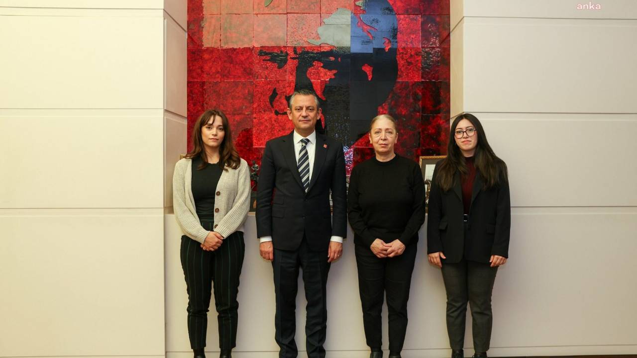Chp Genel Başkanı Özel, Samet Özgül Ve Burak Oğraş’ın Aileleriyle Görüştü