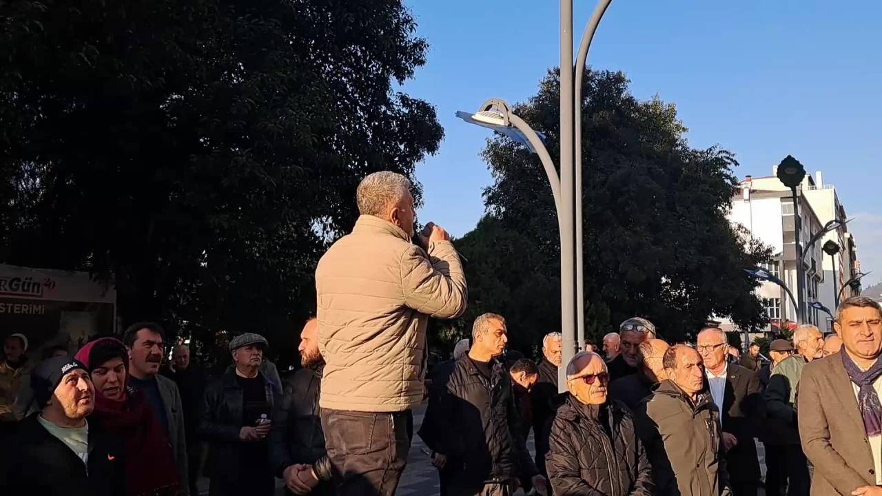Gökhan Günaydın  “Türkiye'nin Dört Bir Yanında Doğasını Savunan Onurlu İnsanları Saygıyla Selamlıyorum”